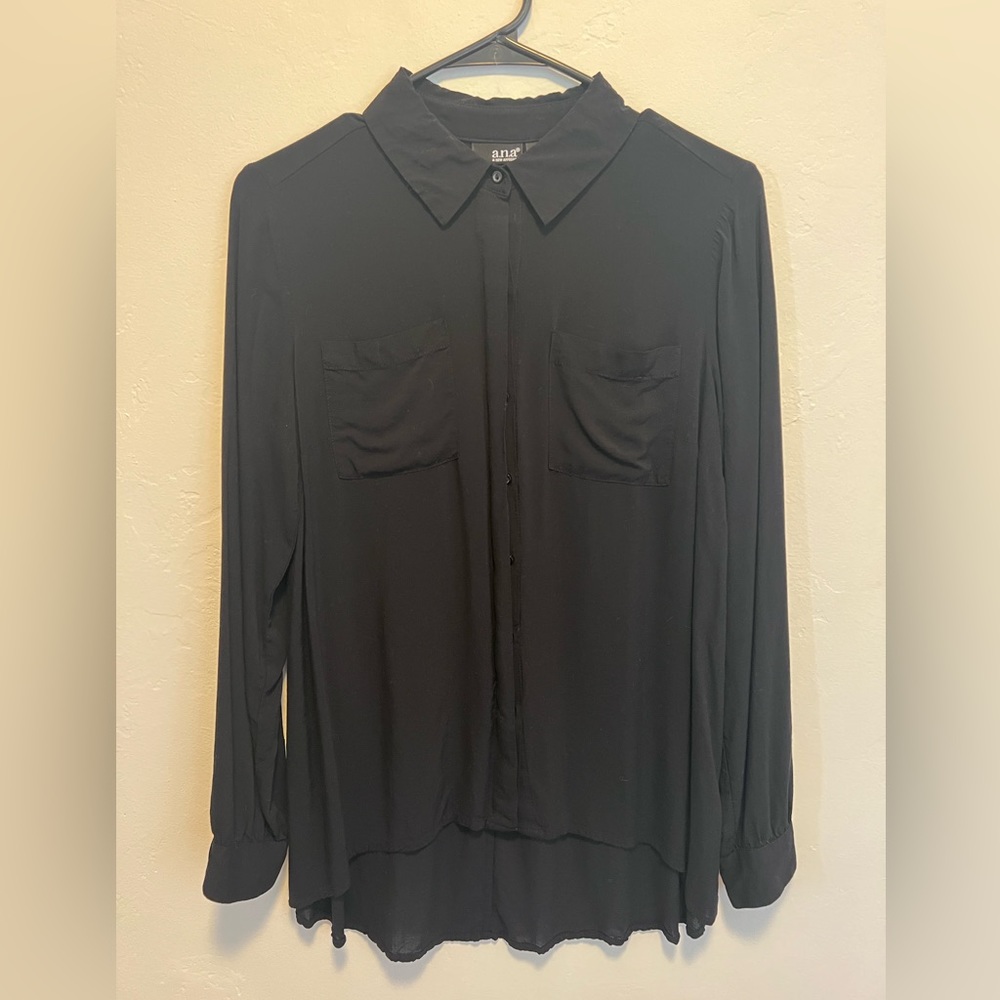 Medium Ana Black Button Down
